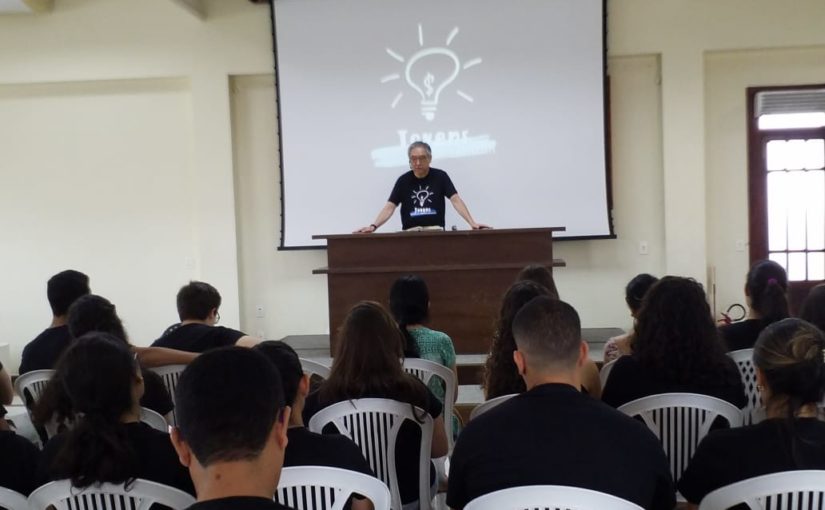 O jovem rico e o jovem liso – Ezra Ma – Comunhão com os jovens ministros de riquezas materiais da igreja em Fortaleza